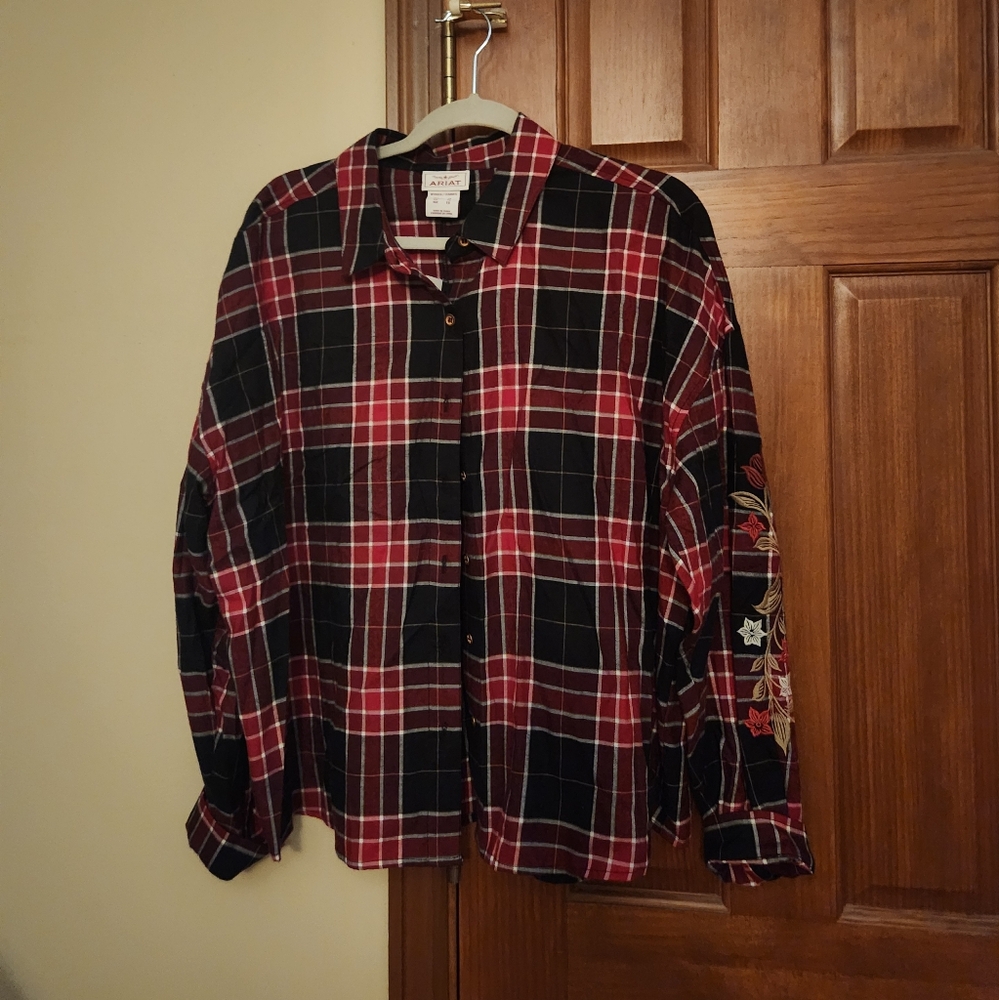 Ariat button down plaid shirt, size XL.